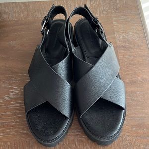 Rowan Cleat Sole Sandal (worn once)